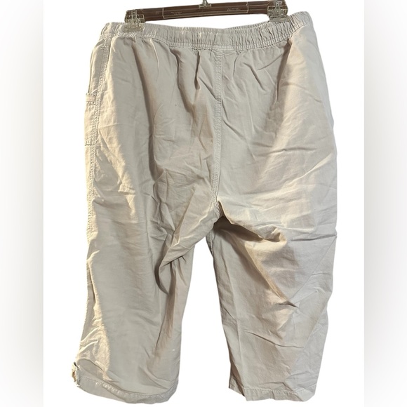 Gloria Vanderbilt Tan Cargo Shorts with Adjustable Waistband - Picture 2 of 6